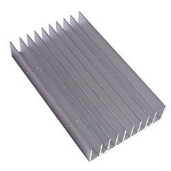 Profilé en aluminium extrudé pour radiateurs